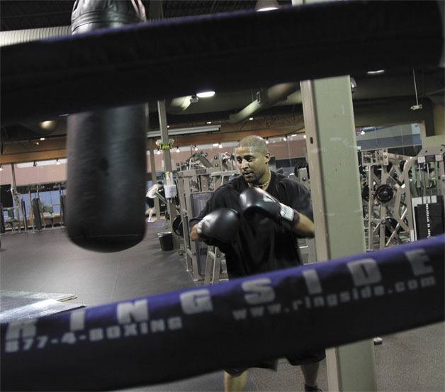 Federal Way heavyweight boxer Vincent Thompson trains earlier this month at Vision Quest in Auburn. Thompson (6-0) will face Ryan Shay (5-11) in Battle at the Boat 81