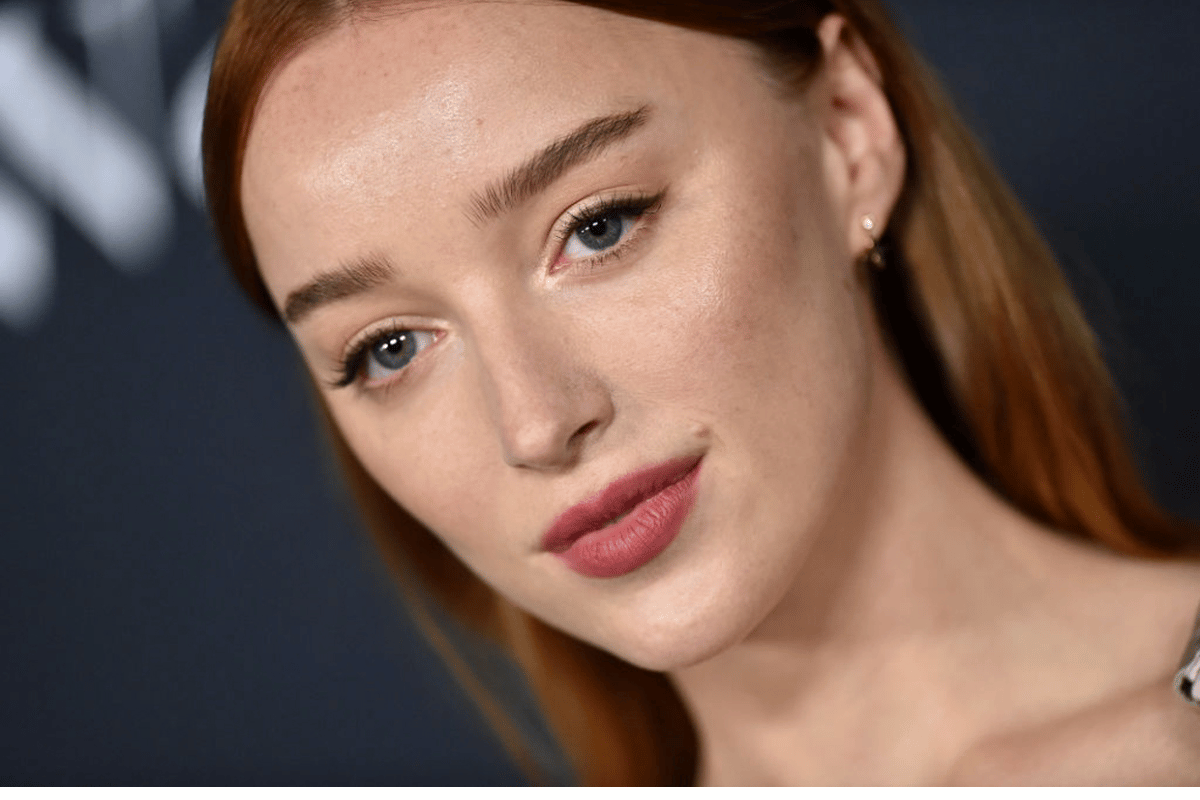 Phoebe Dynevor weight loss 